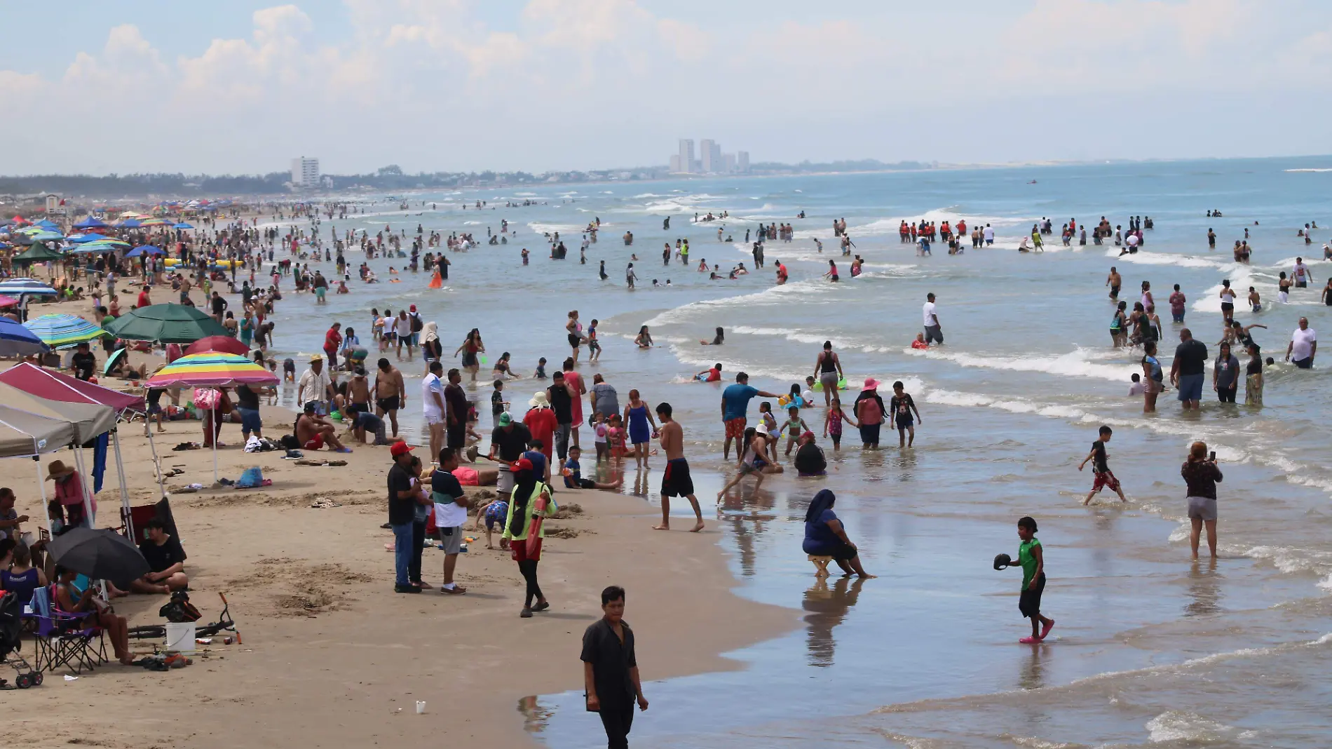 Así lució playa Miramar durante su primer fin de semana de vacaciones de verano 